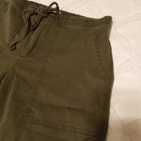 4/$20 Lou and Grey For Loft Army Green Cargo Pants - Picture 4 of 9